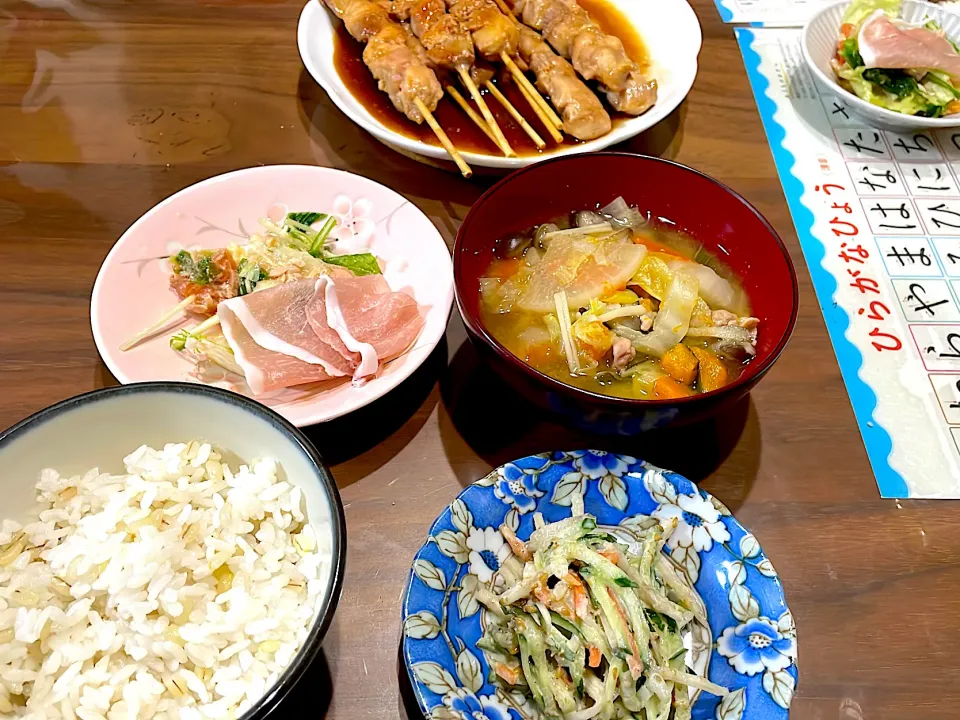 ごぼうサラダ　ほうとう風味噌汁　生ハムとトマトのツナサラダ　焼き鳥|おさむん17さん