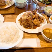 唐揚げ豚の生姜焼き定食|にょきさん