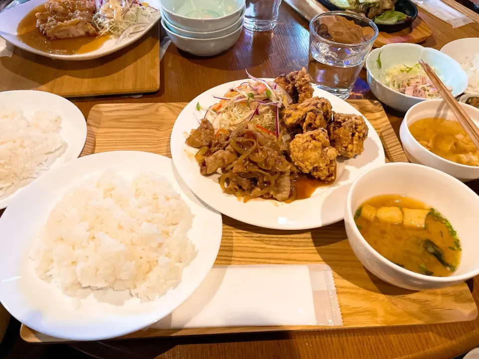 唐揚げ豚の生姜焼き定食|にょきさん