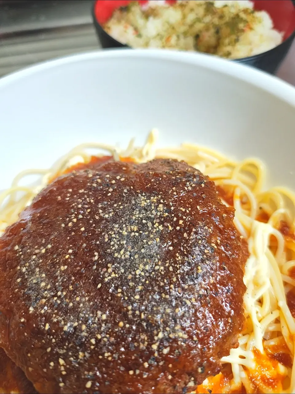 牛100ハンバーグとわさびふりかけご飯♪|時雨さん