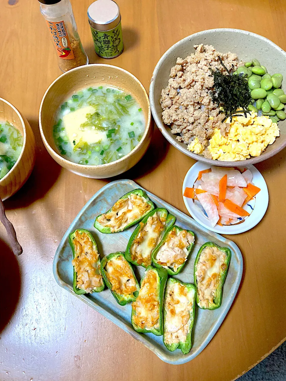 そぼろ丼♡ピーマンのツナマヨチーズグリル♡アオサのお味噌汁♡紅白なます|さくたえさん