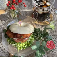 1/5❤︎お昼ごはん🎍
甘辛チキンささみカツベーグルサンド🍔

＊ プレーンベーグル
＊ 甘辛チキンカツ
＊ フリルレタス ＊キャベツ＊トマト|Makinsさん