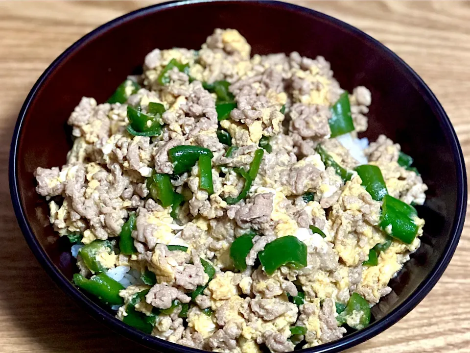 ☆挽肉とピーマンの玉子丼|まぁたんさん