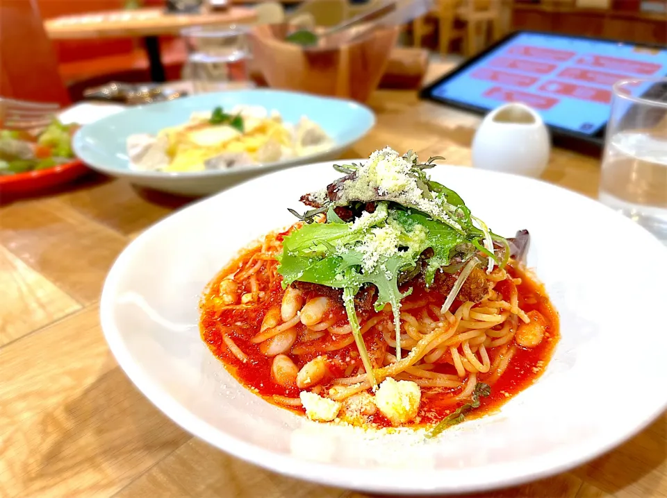 ミラノ風カツレツと白インゲン豆のトマトパスタ|ゆかりさん