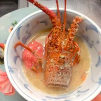 伊勢海老でお味噌仕立てのお雑煮を作ってみました😋|ひとみさん