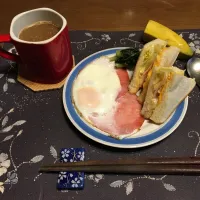 トーストサンドイッチ、ハムエッグ、野沢菜漬け、ホットコーヒー(朝ご飯)|enarinさん