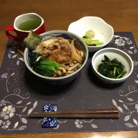 唐揚げうどん、ニラの胡麻油炒め、野沢菜漬け、熱い日本茶(昼飯)|enarinさん