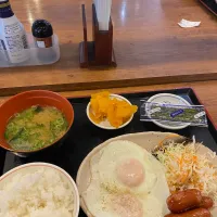 大阪市生野区林寺　街かど屋林寺店のウインナーと目玉焼きの朝食| タカちゃんさん