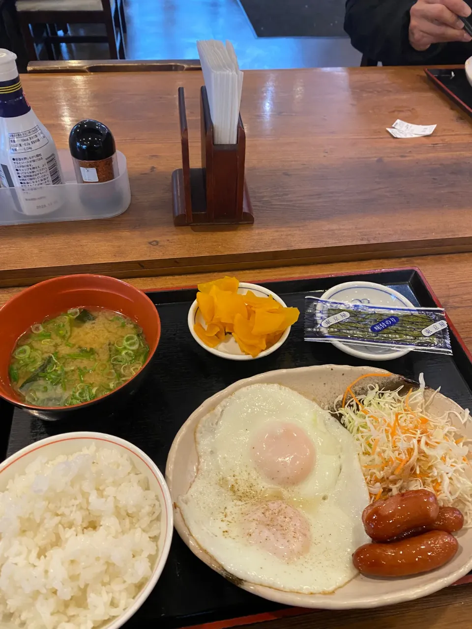 大阪市生野区林寺　街かど屋林寺店のウインナーと目玉焼きの朝食|タカちゃんさん