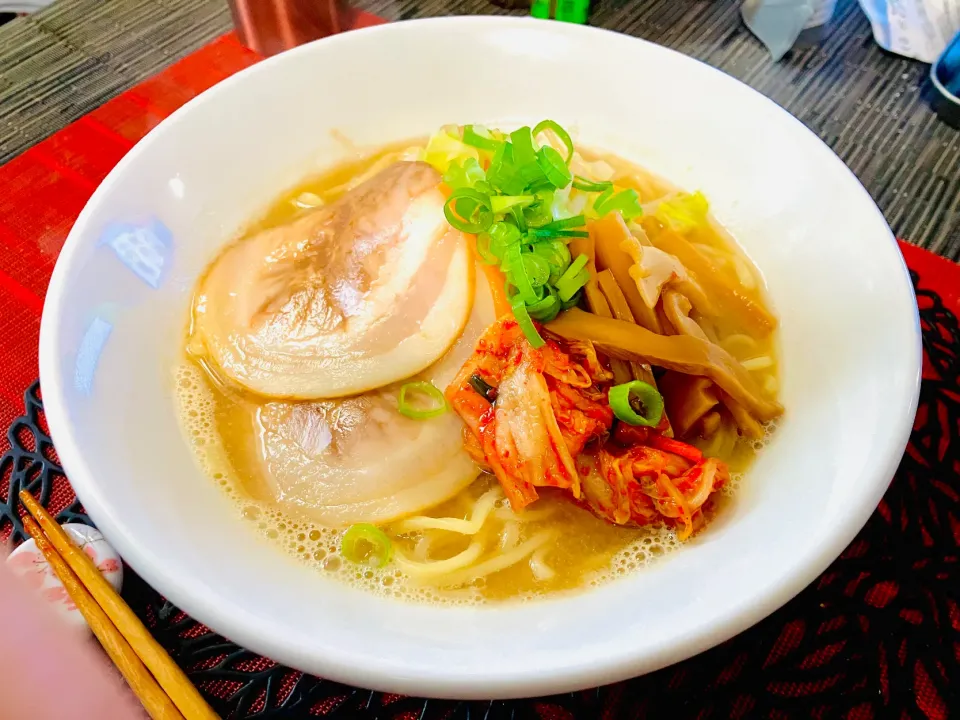 ✩.*˚豚骨キムチラーメン|ゆきえもんさん