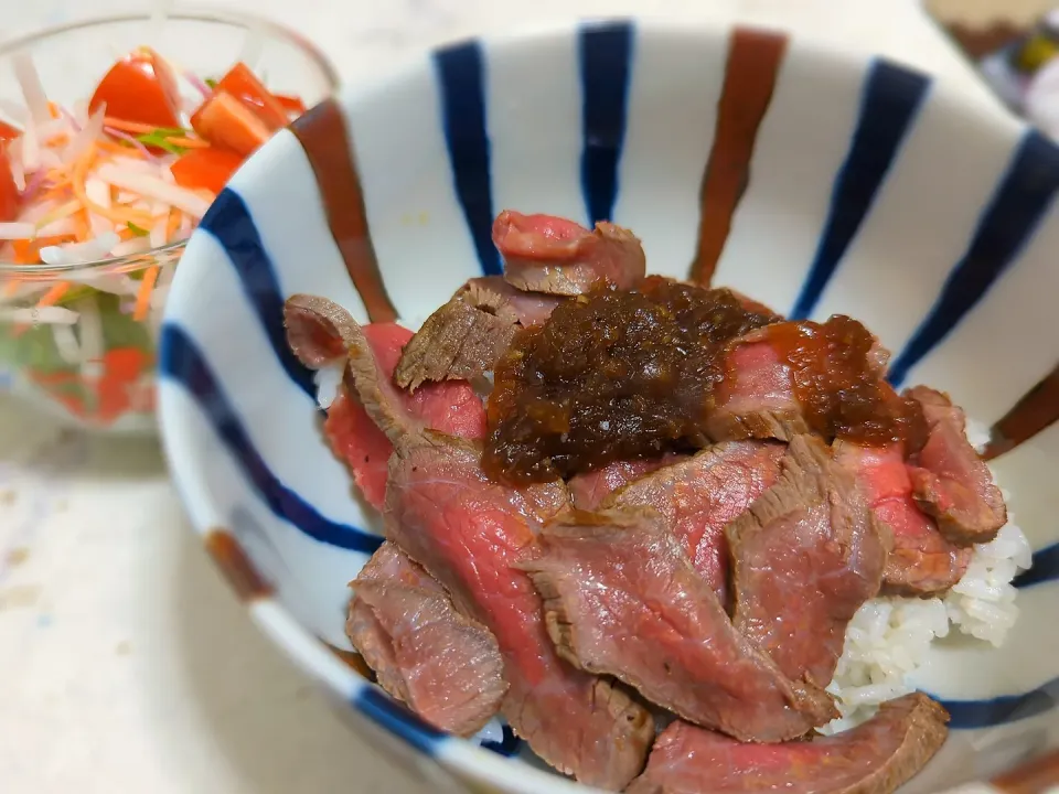 ローストビーフ丼|鈴木鈴子さん