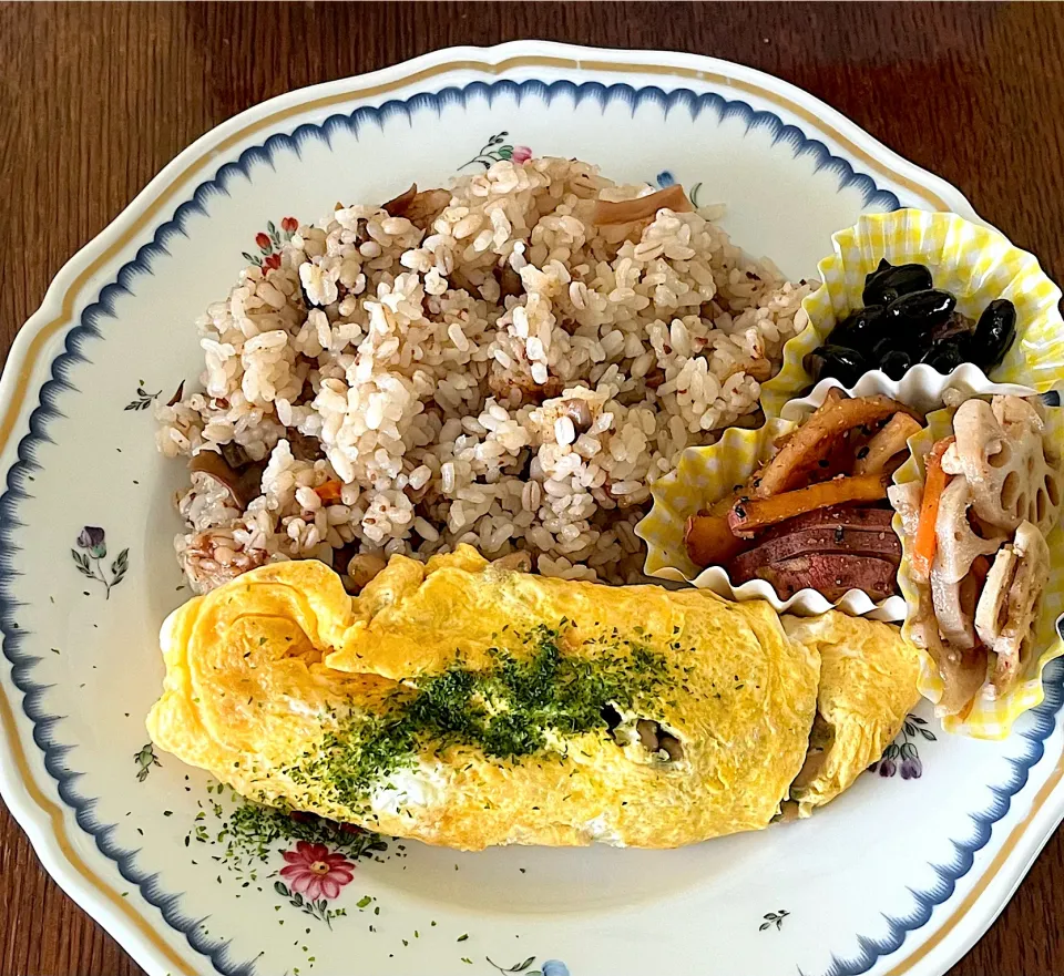 ランチ♯炊き込みご飯♯納豆オムレツ|小松菜さん