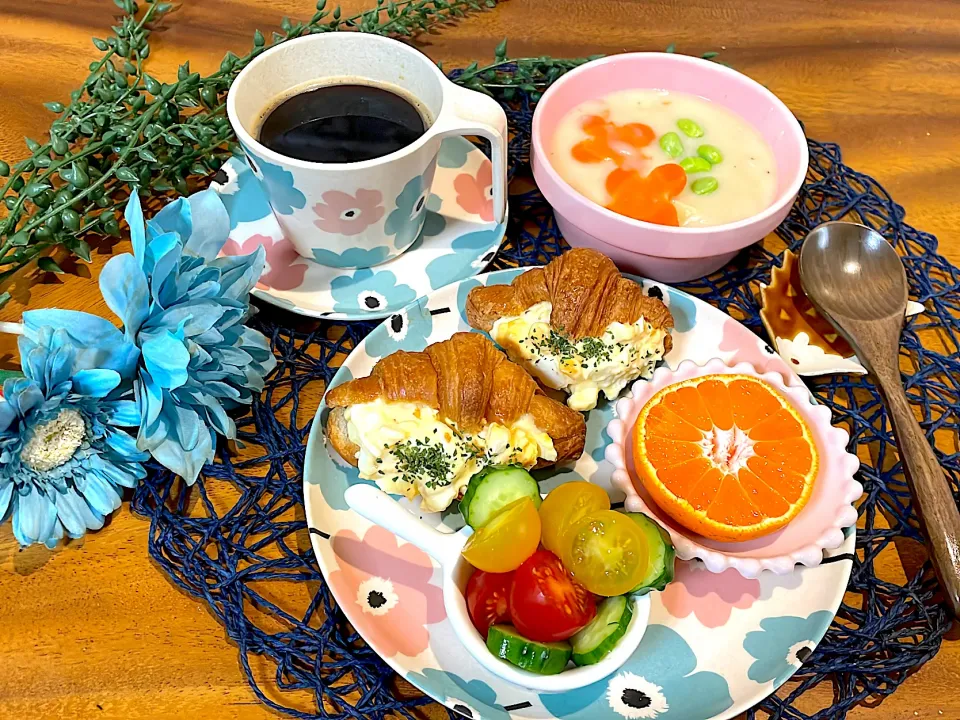 残りのシチューと朝ごパン🥐🥐|🌼はなちゃん🌼さん