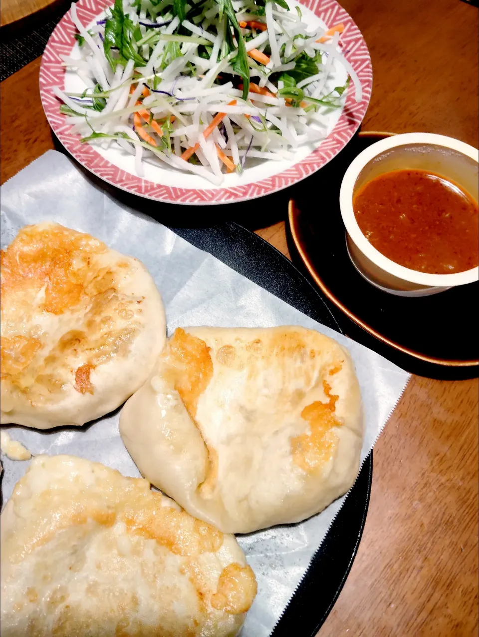 チーズナン、カレー、大根サラダ|こぼさん