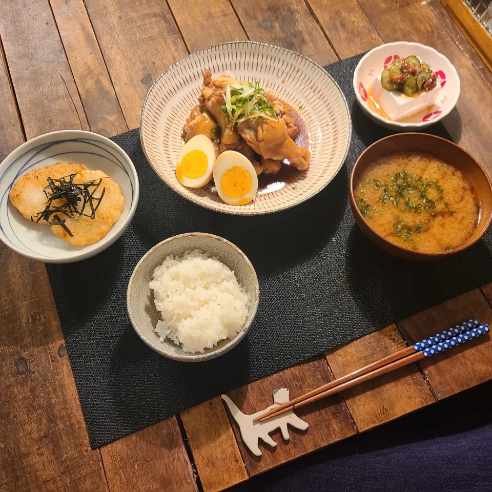 ごはん、手羽元のさっぱり煮、大根餅、梅ときゅうりの冷やっこ、青海苔の味噌汁|KEITAさん