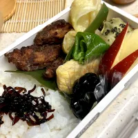 手羽中とチーズ入り餃子弁当|たんぽぽさん