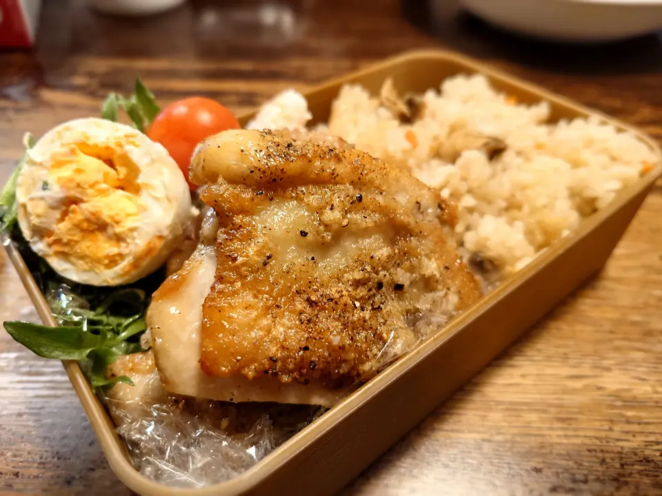 パリパリチキンとあさりご飯弁当(*^^*)|しーPaPaさん