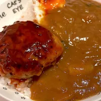 おっさんご飯　2日目の目玉焼きハンバーグカレー|ひげおやじさん