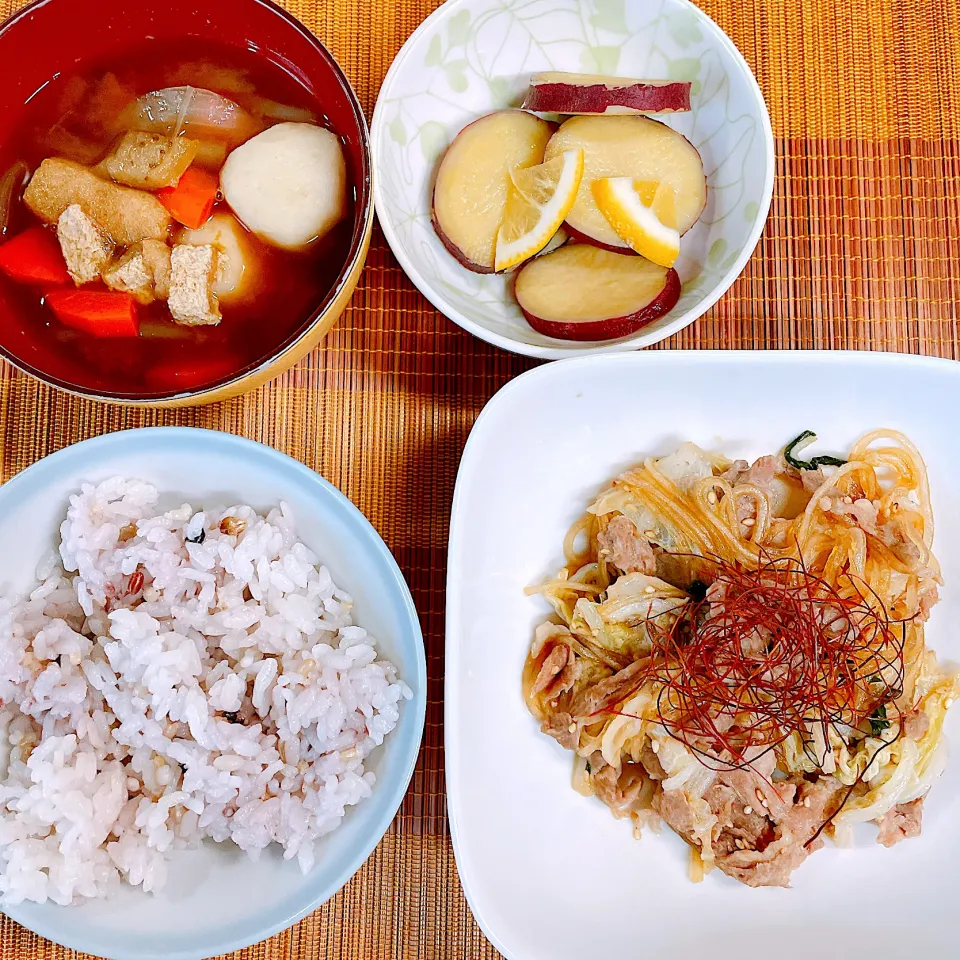 豚肉と白菜と春雨の中華炒め♡さつまいものレモン煮♡お味噌汁♡|まゆかさん