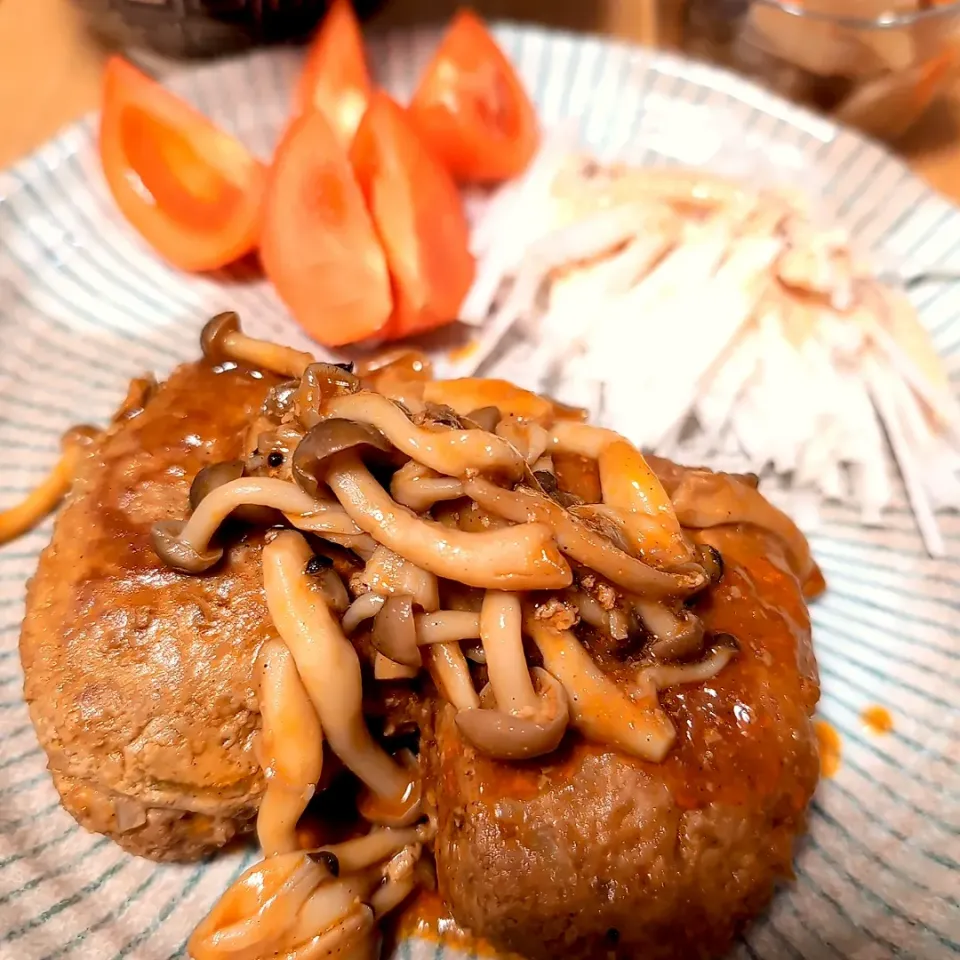 煮込みバーグ〜豆腐でかさ増し〜/大根サラダ〜明太ドレッシング〜/牛肉と大根の煮物/雑穀米ご飯|チョコさん