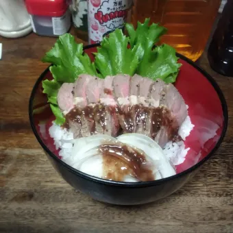 Snapdishの人気料理写真:手作りローストビーフの残りでローストビーフ丼