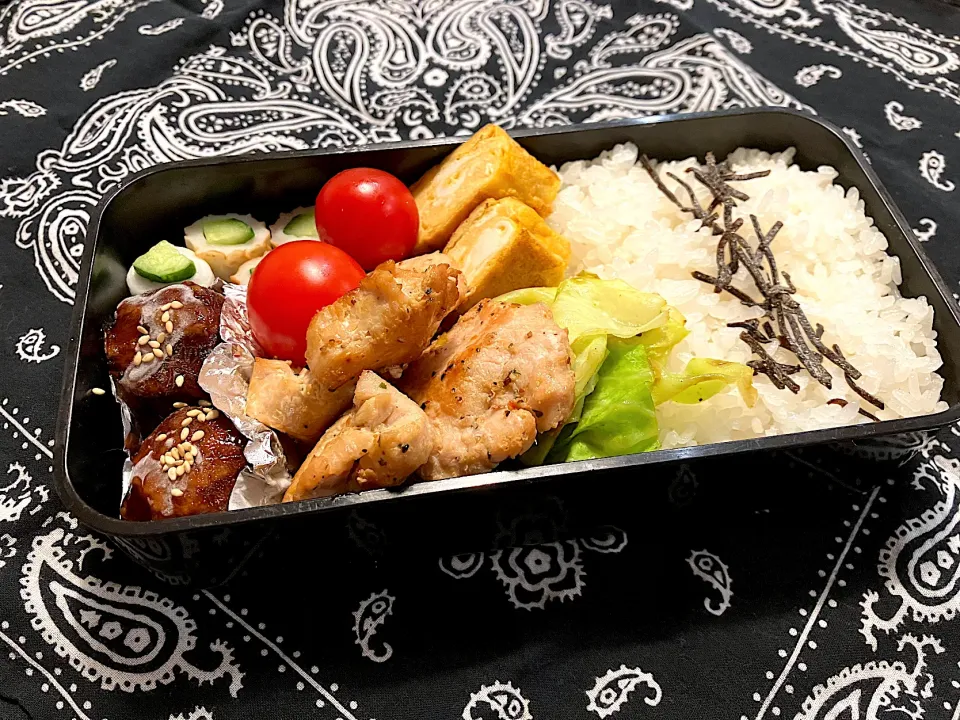 2025.1.9 息子弁当　◎鶏肉レモン焼き　◎キャベツのカレー塩炒め　◎卵焼き　◎肉団子　◎ちくわ胡瓜|goroさん