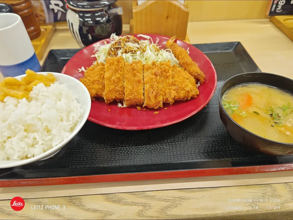 2025/01/08四足肉解禁年始めはかつやのとんかつ定食に海老フライプラス|Tarou  Masayukiさん