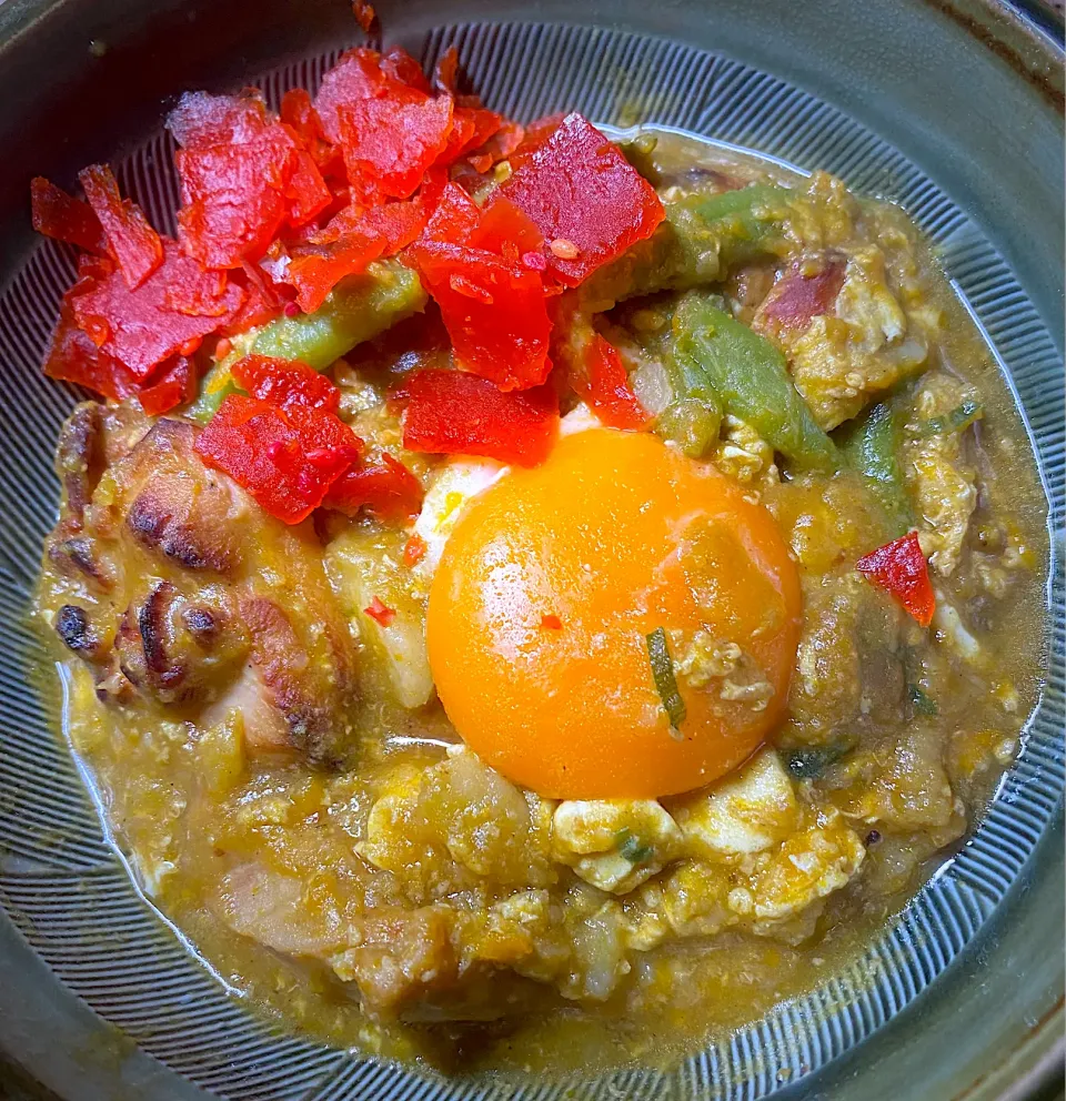 ゴロゴロチキンカレー丼🍛|すくらんぶるえっぐさん