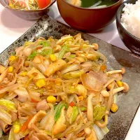 おっさんご飯　サラダ　汁　白菜の炒め物|ひげおやじさん