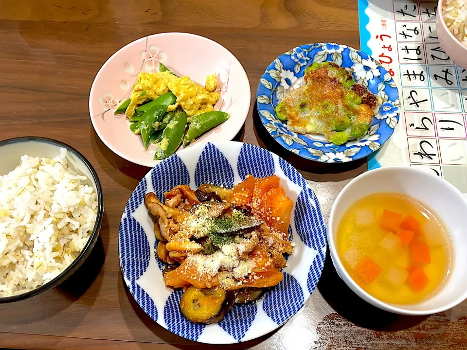 豚バラと茄子のトマ味噌炒め　大根と人参のスープ　枝豆とベーコンの長芋もちもち焼き　スナップエンドウの卵とじ|おさむん17さん