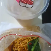 Take away breakfast 😋  Wanton mee (vietnamese👩‍🍳)+ warm soy bean milk 🥛|🌷lynnlicious🌷さん