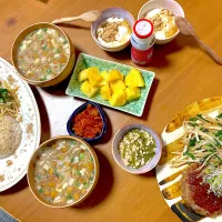 ハンバーグプレート(発芽玄米ご飯)とナメコのお味噌汁、ひきわり納豆メカブ亜麻仁オイル、キムチ、パイナップル、豆乳グルトきな粉きび糖オリゴ糖、ヨーグルトドリンクはいつも半分こ|さくたえさん