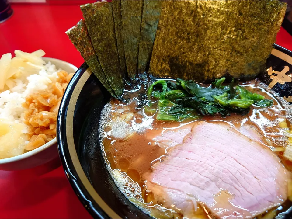 【2023年10月創業】 
横濱家系ラーメン 野中家 
ミニラーメン (750円、 麺やわらかめ/味うすめ/油少なめ) 
＋のり (5枚、100円) 
＋ライス2杯 (食い放題、100円) 
＋裏かっぱ (胡瓜とコマチャーを
豆板醤で和えたもの、無料)
＠大塚4分 
(JR板橋駅から徒歩27分)
25010
〈醤6塩1噌󠄀1タ1昆1出0F0冷0〉|大脇さん