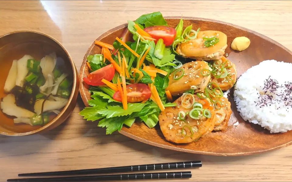 レンコンの挟み焼き大葉入り　オクラのお吸い物|さゆさん