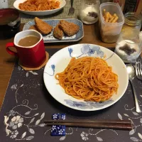 スパゲッティナポリタン、コロッケ、メンチカツ、沢庵、たたきごぼう、ホットコーヒー、バナナ＆カシスジャム入りヨーグルト(昼飯)|enarinさん