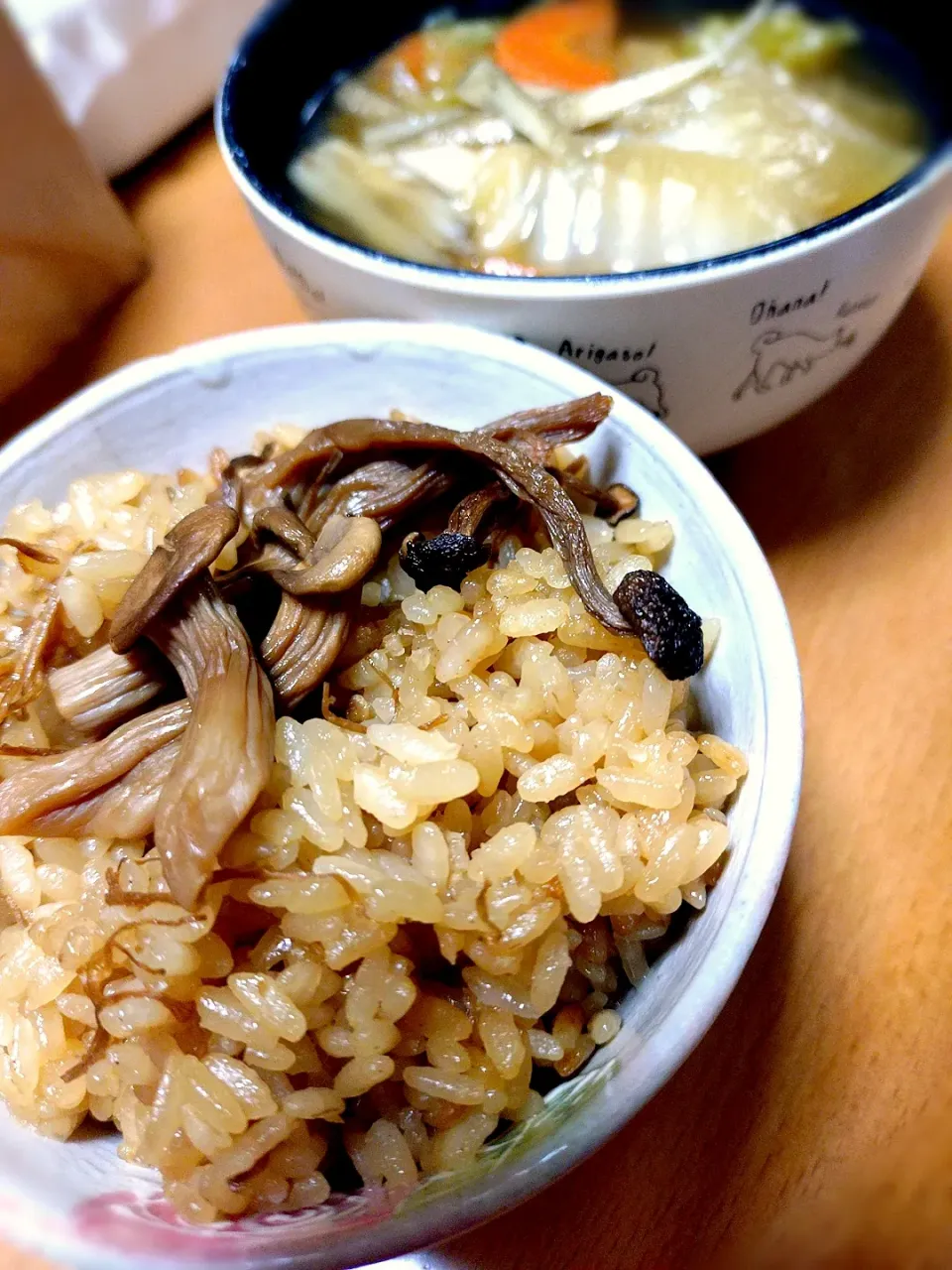 5種のきのこ炊き込みご飯と具だくさん味噌汁|はるみさん