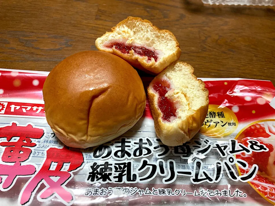 あまおうジャムパン|はっちぃさん