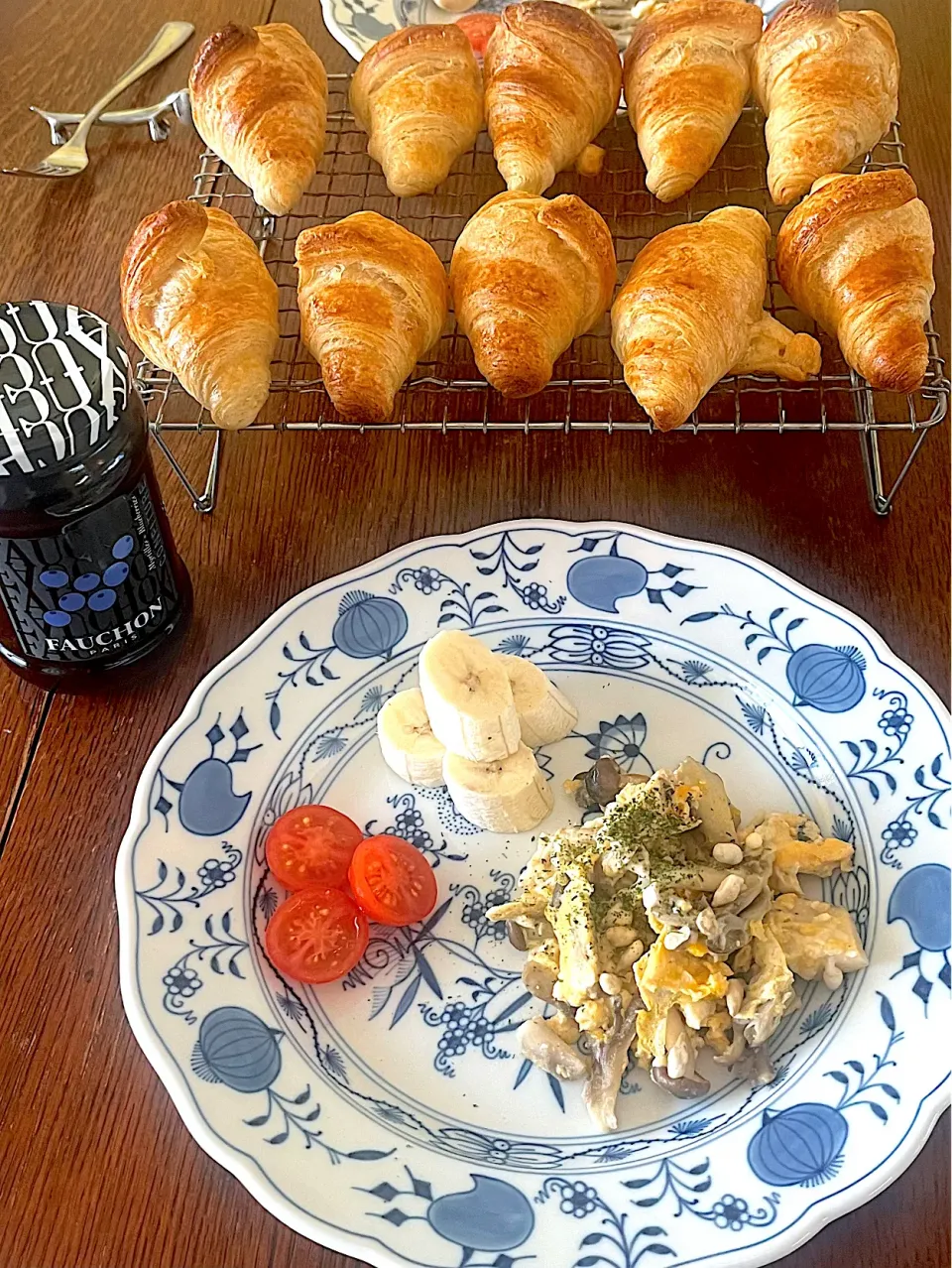 ブランチ♯クロワッサン🥐♯舞茸スクランブルエッグ🥚|小松菜さん