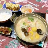 grandmaの晩ごはん☆ 今夜は栗とキクラゲと白菜とカニカマでシチューを、ヒジキ入り玉子焼きで頂きます|kaoriさん