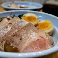 自家製チャーシューの丼物|バジル🌿さん