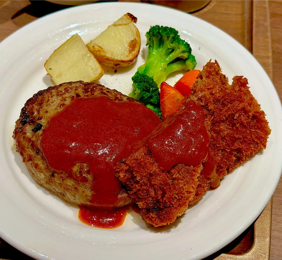 休日ランチはハンバーグとビフカツ🐮|にゃあ（芸名）さん