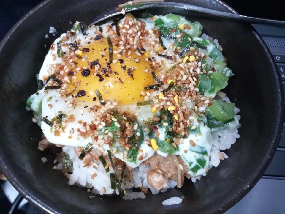 なめ茸と肉そぼろ入りショゴス丼|darkbaronさん