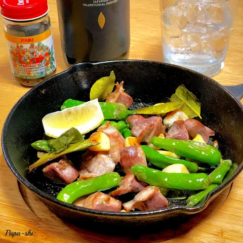 「ナンプリックナンプラー」を使ってみたSnapdishの料理・レシピ写真:オハナシマンさんの料理 ししとうと砂肝ニンニクのナンプリックナンプラーバター焼き