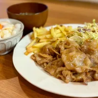 豚の生姜焼きと山芋卵かけご飯|ふくすけ食堂さん