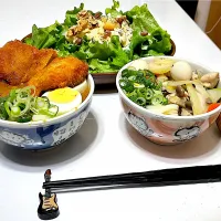 ミニ八宝菜餡掛けうどん＆ミニかつカレーうどん　　バジル＆ナッツのサラダ🥗|マニラ男さん