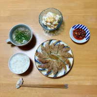 焼き餃子とポテサラ|ちゃみこさん