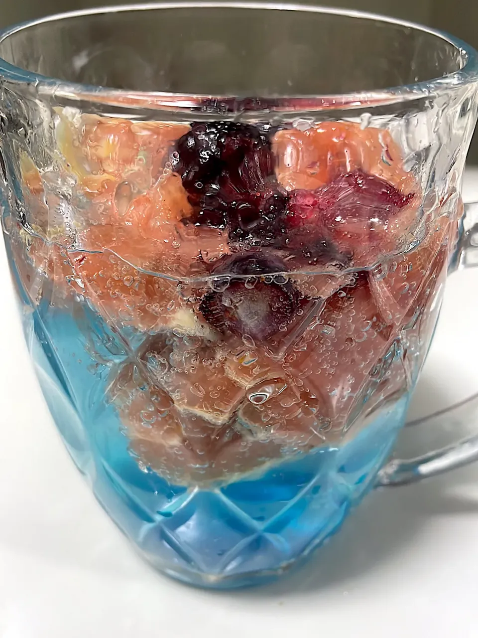 グレープフルーツ🥭のカクテル風ソーダ🥤チャイナブルー🩵をアレンジ・|さっちーさん