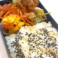 おっさん弁当　パスタ　卵焼き　蓮根チンピラ　漬け物　葉っぱ　肉|ひげおやじさん