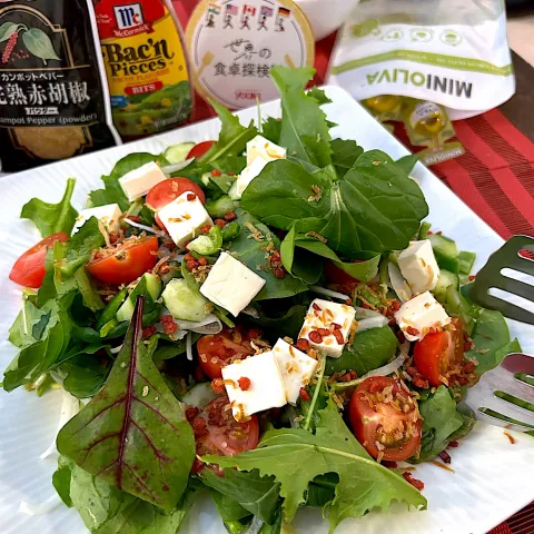 「ミニエクストラバージン　オリーブオイル」を使ってみたSnapdishの料理・レシピ写真:『世界の食卓探検隊』ギリシャ🇬🇷オリーブオイルをふんだんに使ったギリシャの田舎サラダ🥗