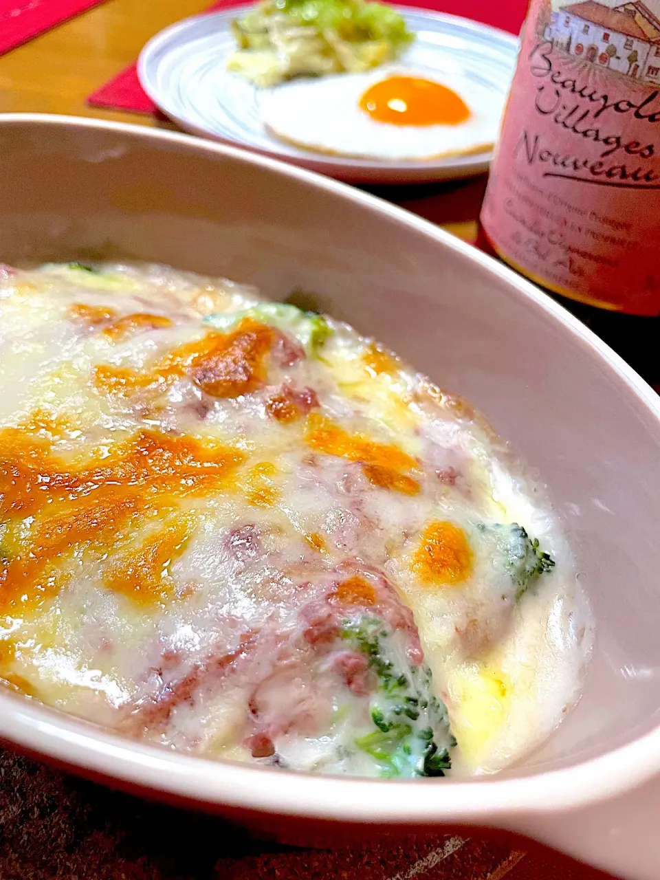 ブロッコリーとコンビーフグラタン🥦︎|おかちさん